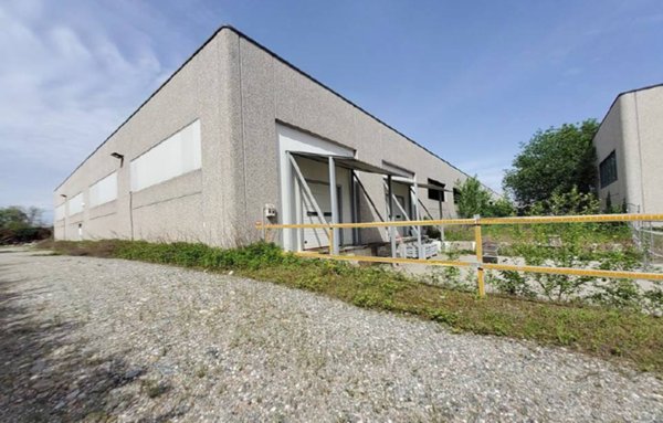locale commerciale in vendita a Castelletto sopra Ticino in zona Beati