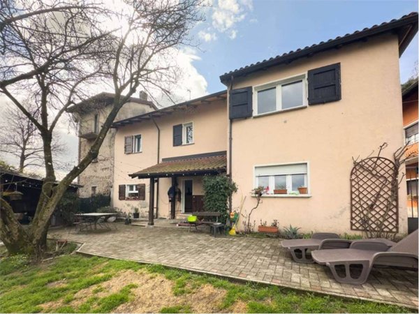 casa indipendente in vendita a Castelletto sopra Ticino