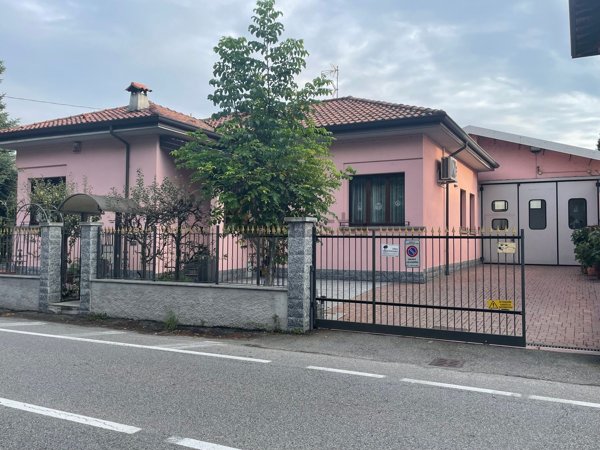 casa indipendente in vendita a Castelletto sopra Ticino