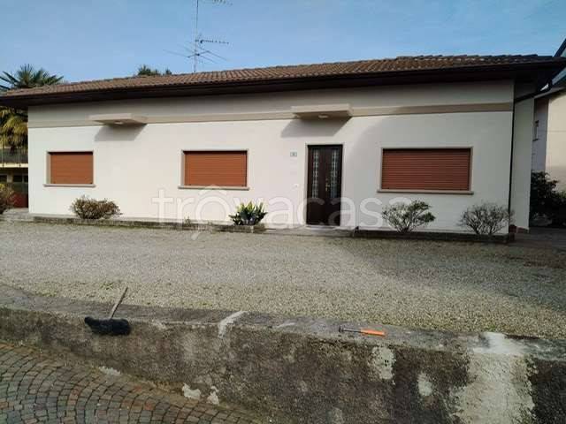 casa indipendente in vendita a Castelletto sopra Ticino