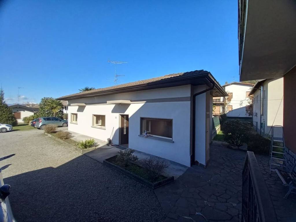 casa indipendente in vendita a Castelletto sopra Ticino