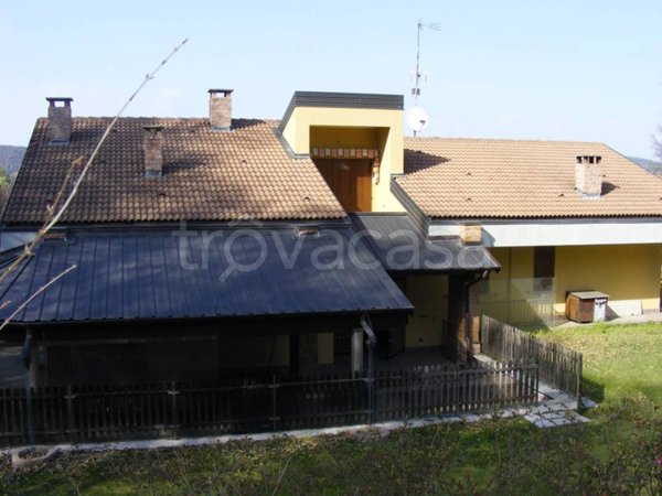 casa indipendente in vendita a Castelletto sopra Ticino in zona Beati