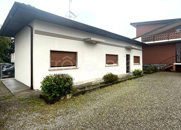 casa indipendente in vendita a Castelletto sopra Ticino