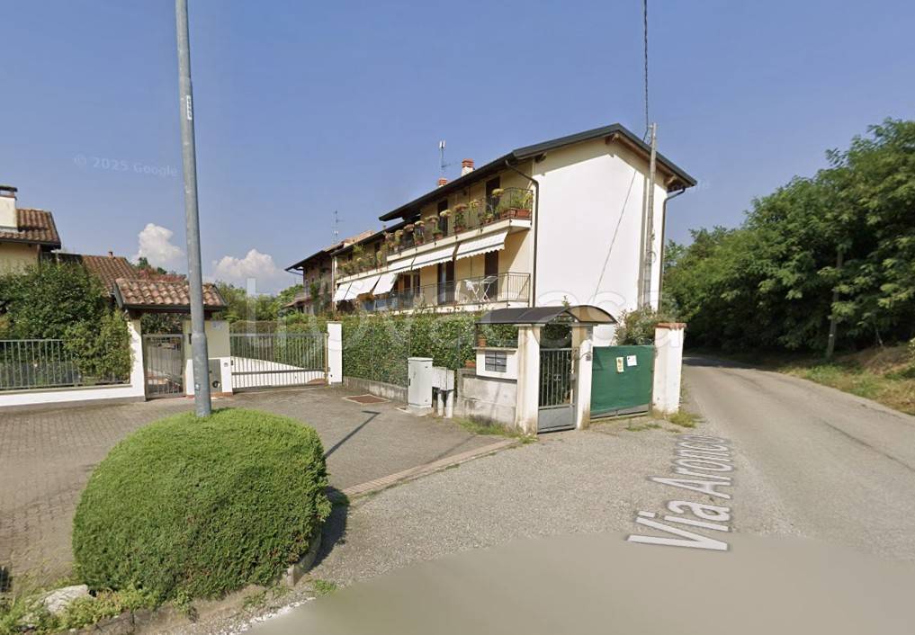appartamento in vendita a Castelletto sopra Ticino in zona Aronco
