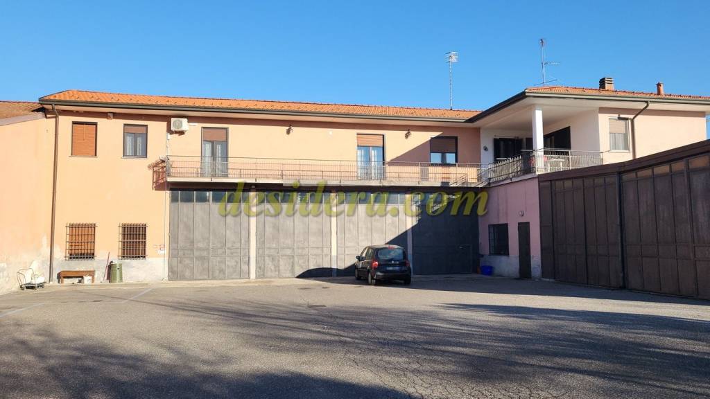 casa indipendente in vendita a Castelletto sopra Ticino