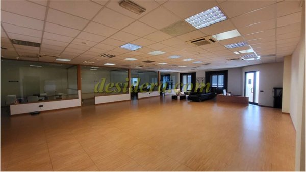 ufficio in vendita a Castelletto sopra Ticino in zona Aronco