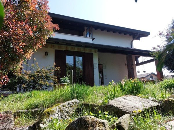 casa indipendente in vendita a Castelletto sopra Ticino