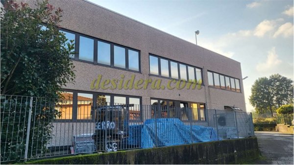 locale commerciale in vendita a Castelletto sopra Ticino