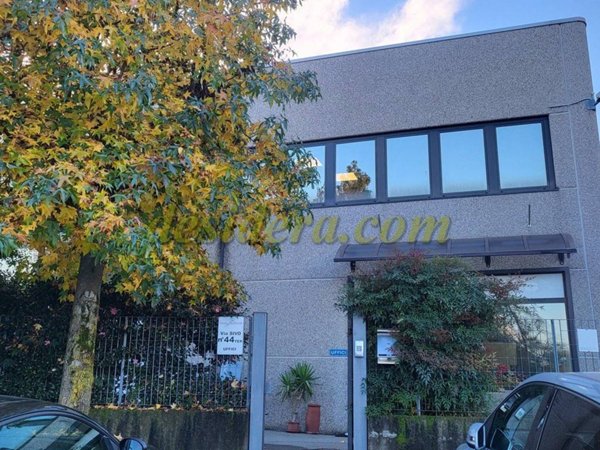 locale commerciale in vendita a Castelletto sopra Ticino