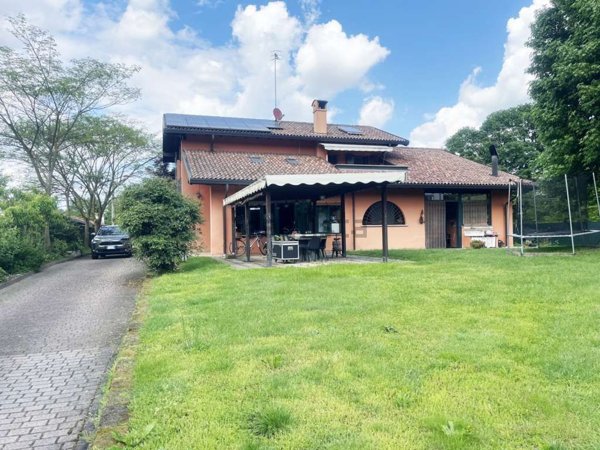 casa indipendente in vendita a Castelletto sopra Ticino in zona Beati