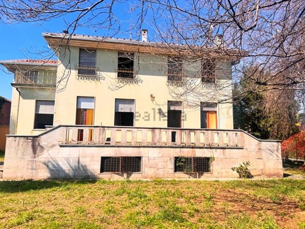 casa indipendente in vendita a Castelletto sopra Ticino