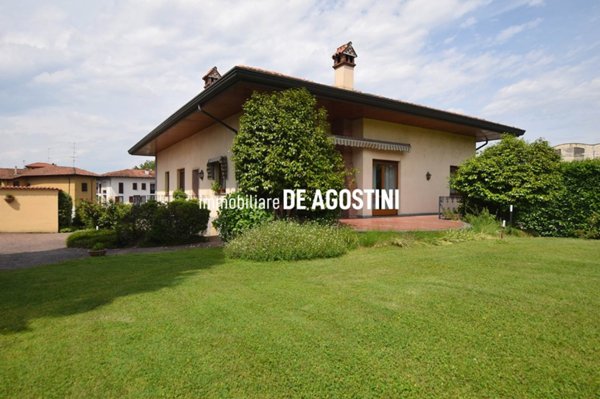 casa indipendente in vendita a Castelletto sopra Ticino
