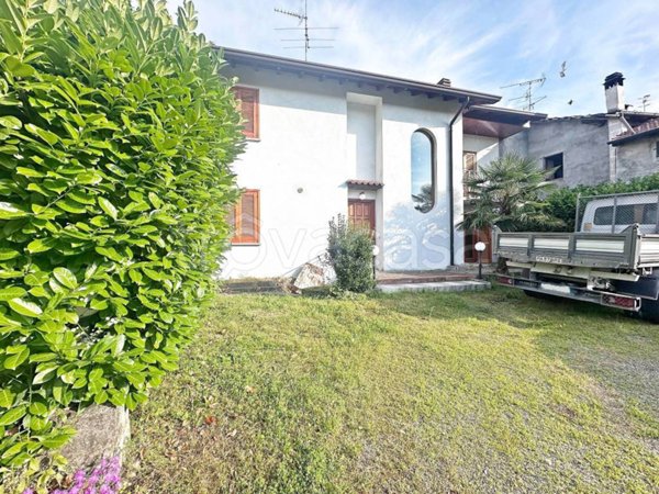casa indipendente in vendita a Castelletto sopra Ticino
