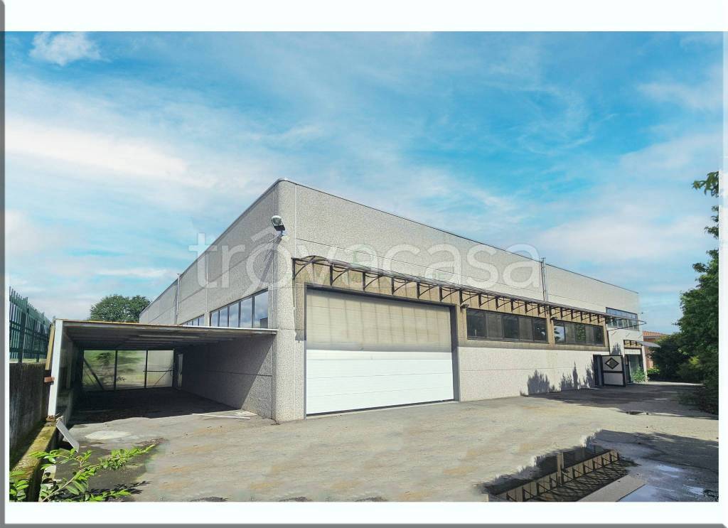 locale commerciale in vendita a Castelletto sopra Ticino