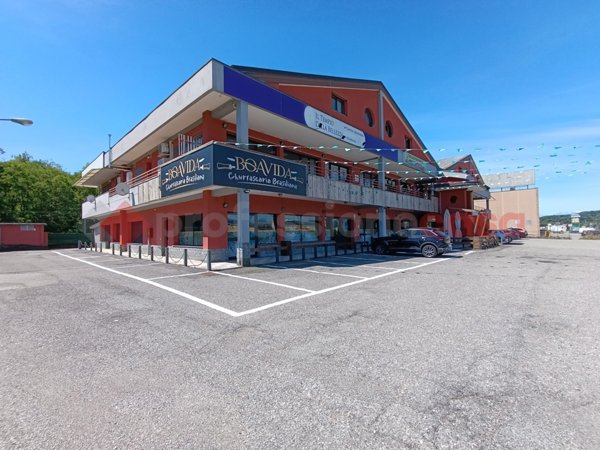locale commerciale in vendita a Castelletto sopra Ticino