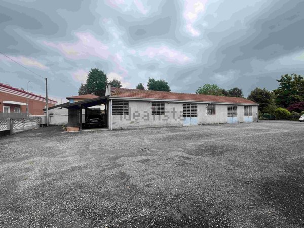 capannone in vendita a Castelletto sopra Ticino