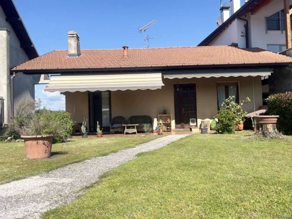 casa indipendente in vendita a Castelletto sopra Ticino