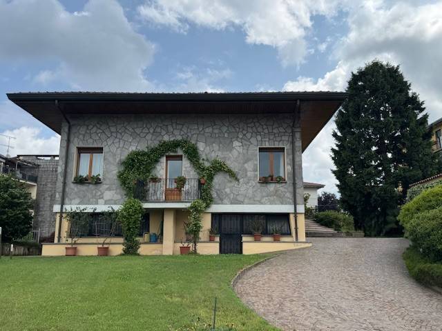 casa indipendente in vendita a Castelletto sopra Ticino
