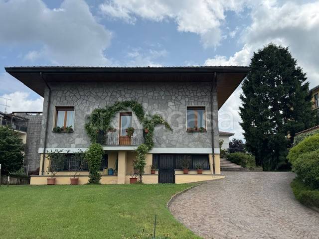 casa indipendente in vendita a Castelletto sopra Ticino