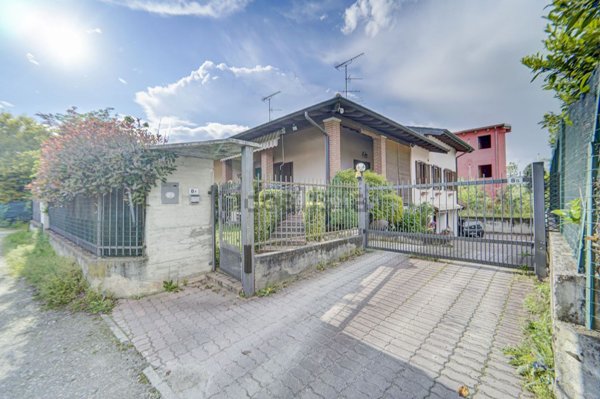 casa indipendente in vendita a Castelletto sopra Ticino
