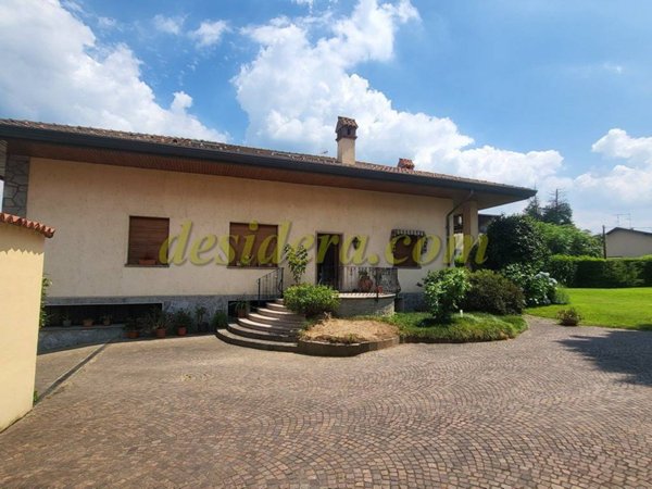 casa indipendente in vendita a Castelletto sopra Ticino