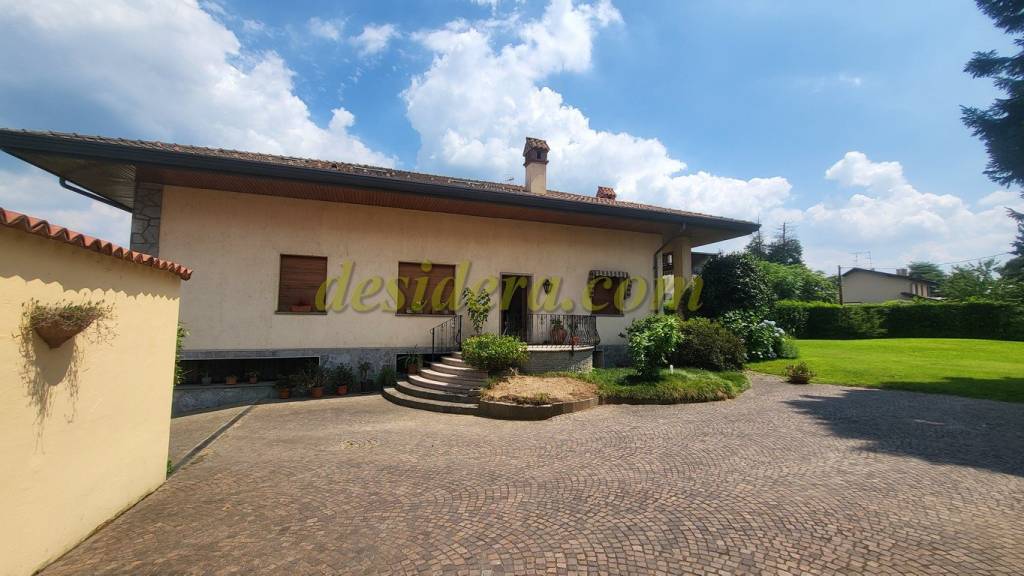casa indipendente in vendita a Castelletto sopra Ticino