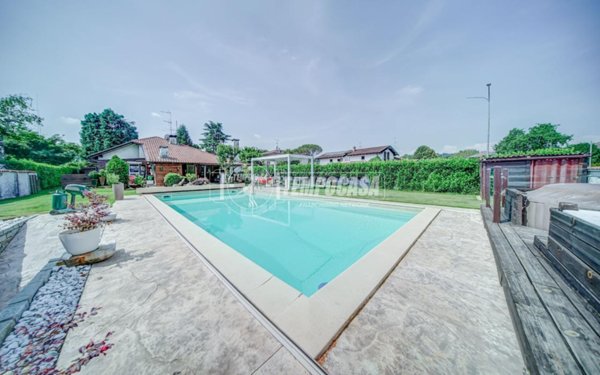 casa indipendente in vendita a Castelletto sopra Ticino