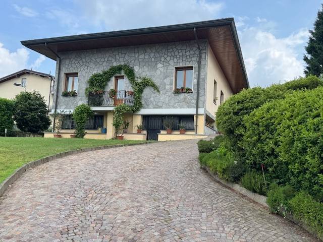 casa indipendente in vendita a Castelletto sopra Ticino