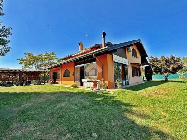 casa indipendente in vendita a Castelletto sopra Ticino