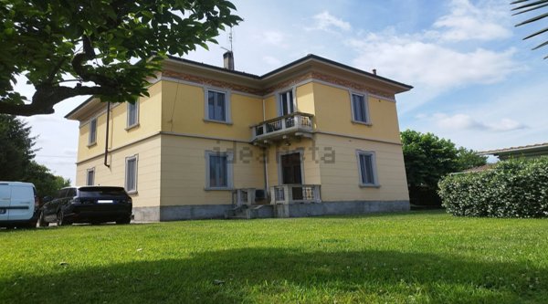 casa indipendente in vendita a Castelletto sopra Ticino