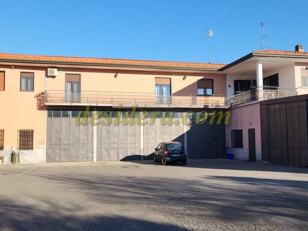 intera palazzina in vendita a Castelletto sopra Ticino