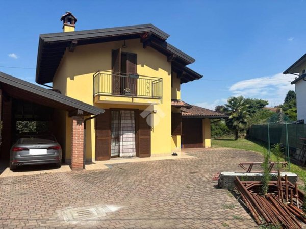 casa indipendente in vendita a Castelletto sopra Ticino
