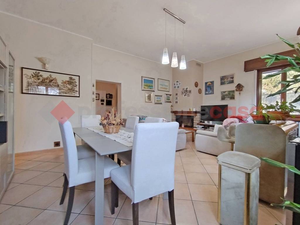 casa indipendente in vendita a Castelletto sopra Ticino in zona Glisente