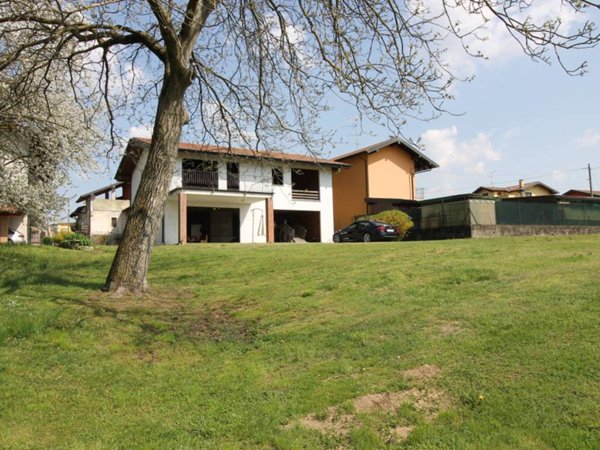 casa indipendente in vendita a Castelletto sopra Ticino