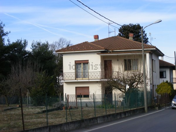 casa indipendente in vendita a Castelletto sopra Ticino