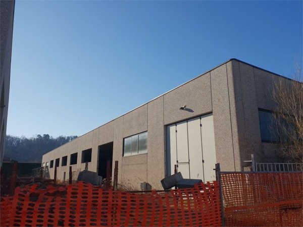 capannone in vendita a Castelletto sopra Ticino