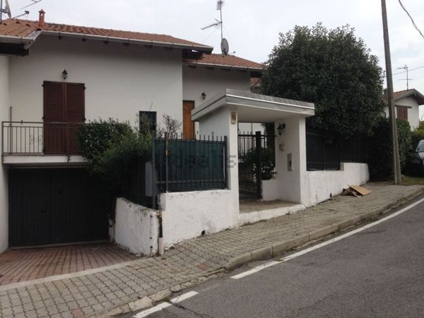 casa indipendente in vendita a Castelletto sopra Ticino