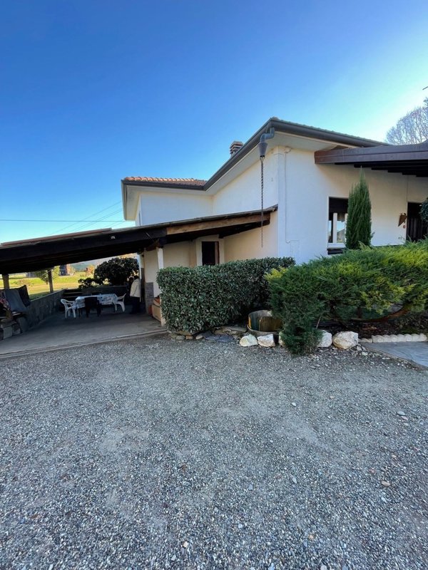 casa semindipendente in vendita a Castelletto sopra Ticino