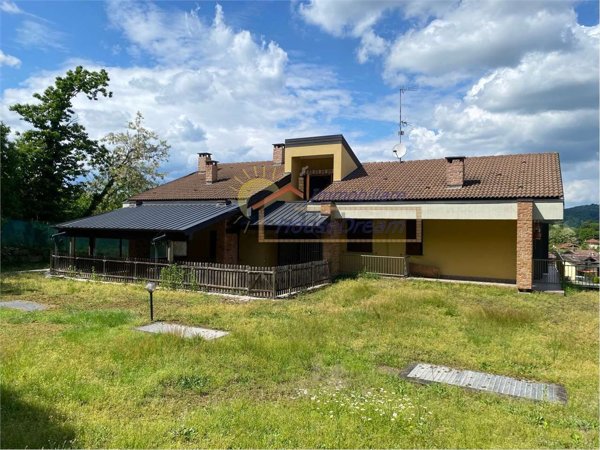 casa indipendente in vendita a Castelletto sopra Ticino