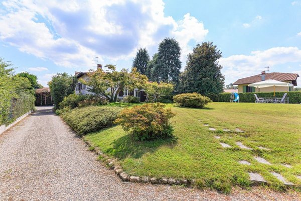 casa indipendente in vendita a Castelletto sopra Ticino