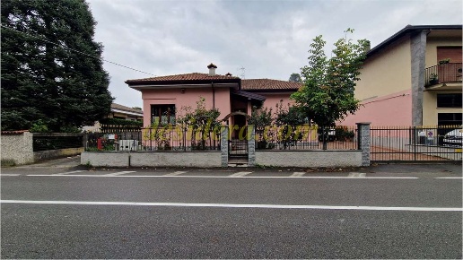 casa indipendente in vendita a Castelletto sopra Ticino