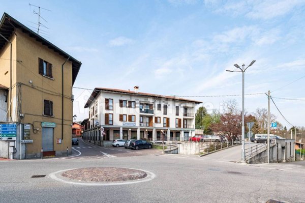 locale commerciale in vendita a Castelletto sopra Ticino