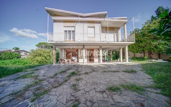 casa indipendente in vendita a Castelletto sopra Ticino