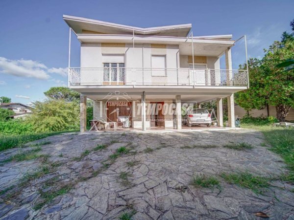 casa indipendente in vendita a Castelletto sopra Ticino