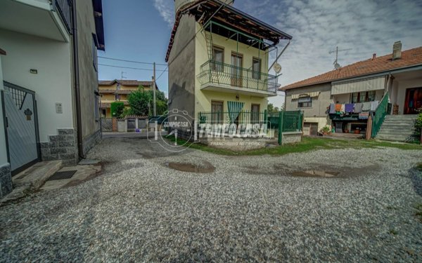 casa indipendente in vendita a Castelletto sopra Ticino