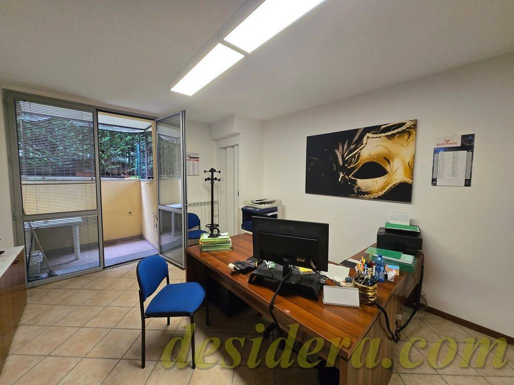 ufficio in vendita a Castelletto sopra Ticino