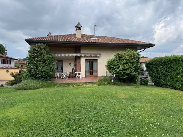 casa indipendente in vendita a Castelletto sopra Ticino