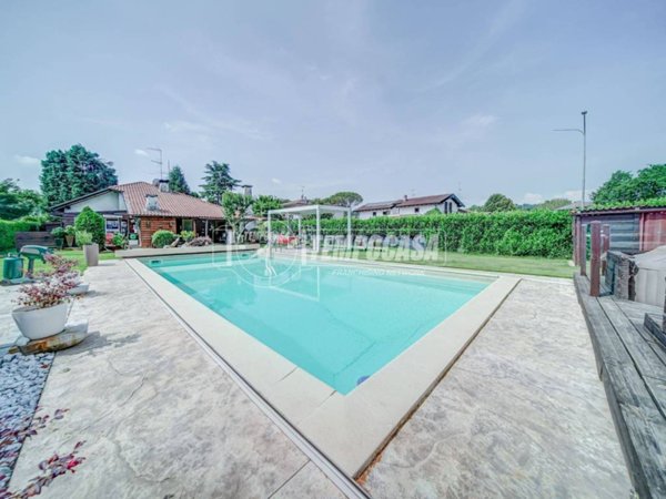 casa indipendente in vendita a Castelletto sopra Ticino