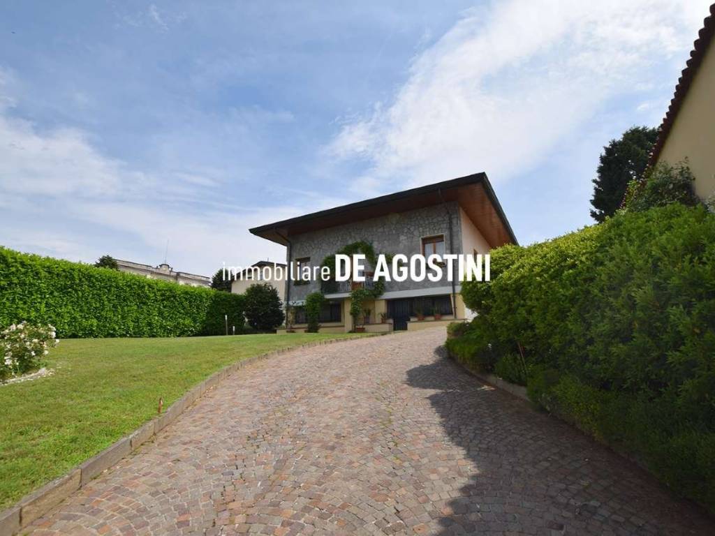 casa indipendente in vendita a Castelletto sopra Ticino