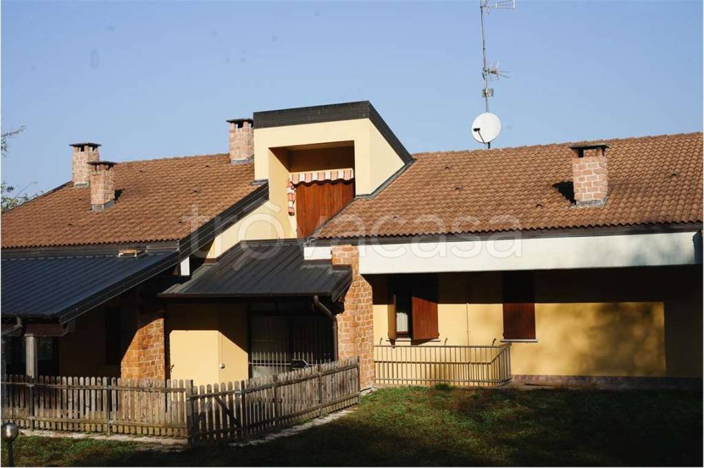 casa indipendente in vendita a Castelletto sopra Ticino